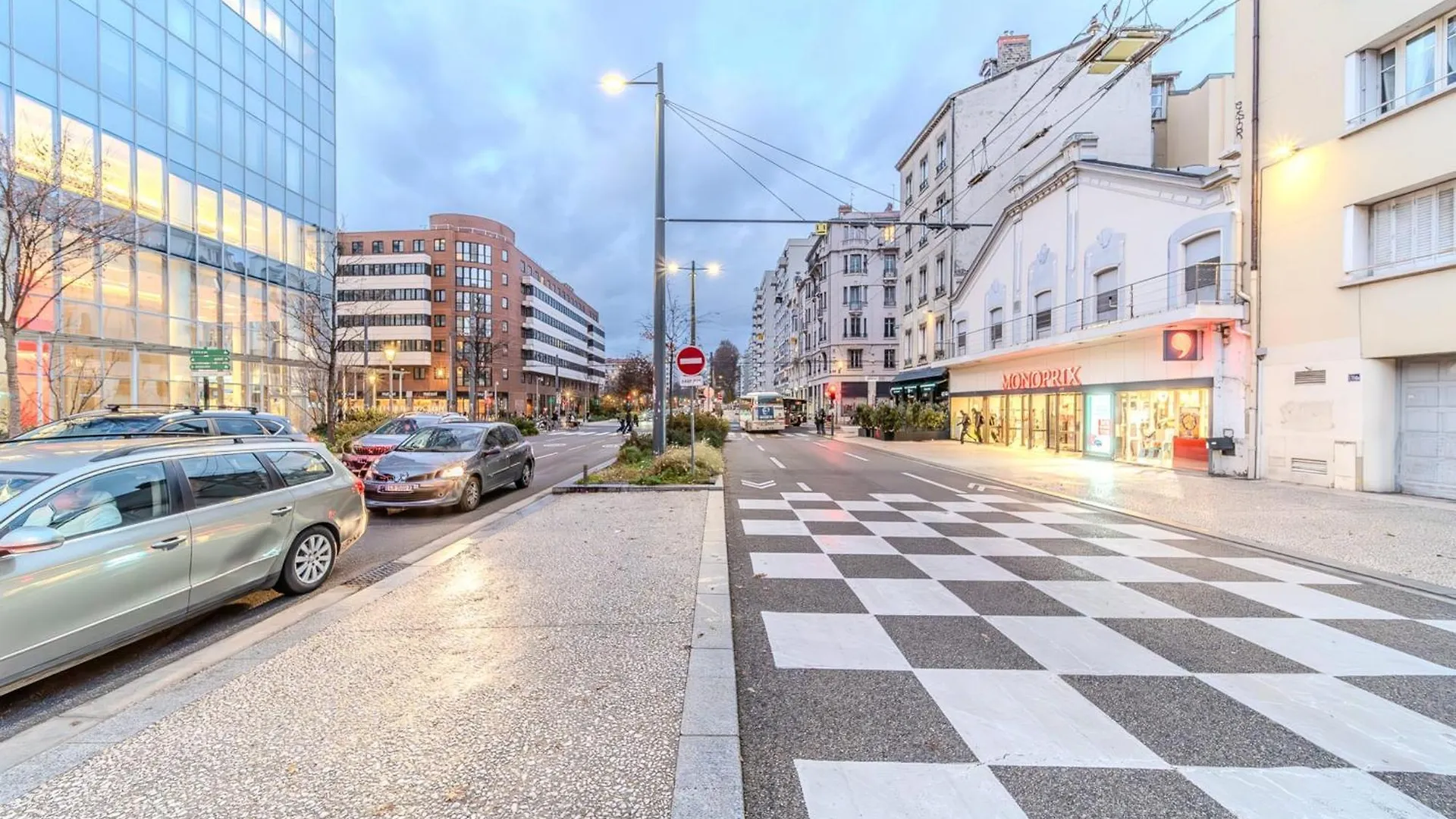 Residence Les Halles - Charming 2-Bedroom Near Bocuse And Part-Dieu contacts